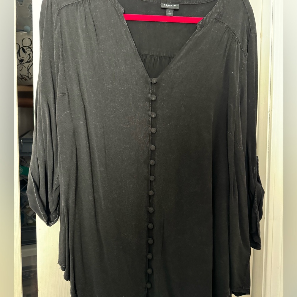 Torrid Harper Blouse - black, 3/4 sleeve, button detail, size 1, NWOT
